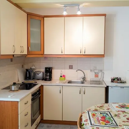 - Cute Near Center Apartman *